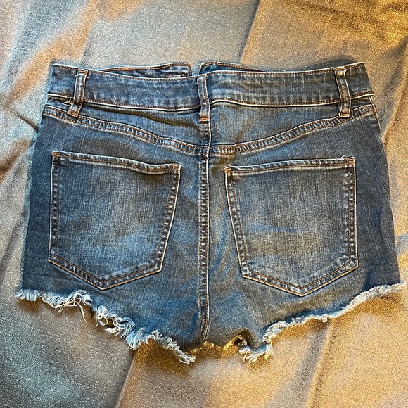 REFUGE Jean shorts - Picture 3 of 3